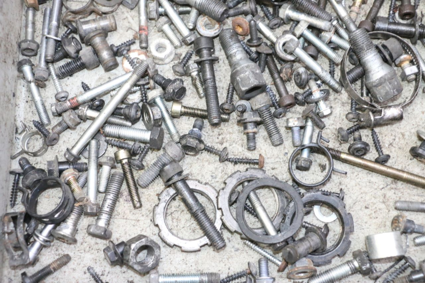 photo de SCHRAUBEN PEUGEOT SATELIS 125 (2013 - 2018)