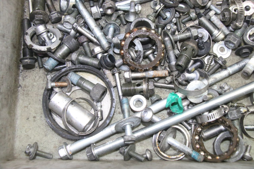 photo de SCHRAUBEN SUZUKI SV S 650 (2003 - 2009)