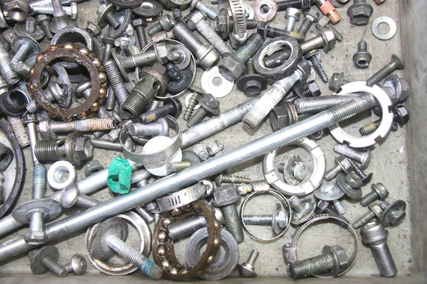 photo de SCHRAUBEN SUZUKI SV S 650 (2003 - 2009)