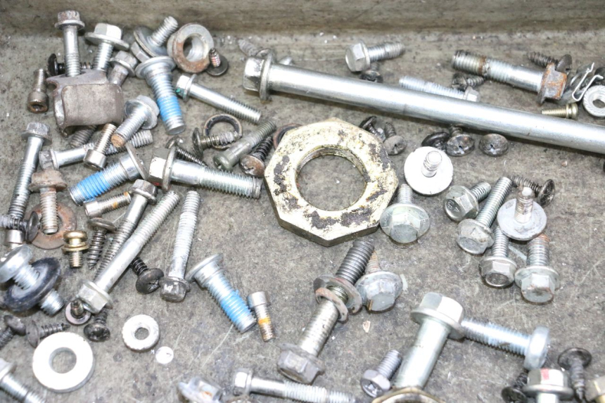 photo de SCHRAUBEN NECO TEMPO 4T 50 (2022 - 2026) - Details der Befestigungspunkte