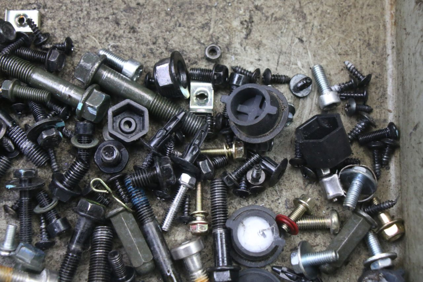 photo de SCHRAUBEN PEUGEOT TWEET 4T 50 (2023 - 2025)