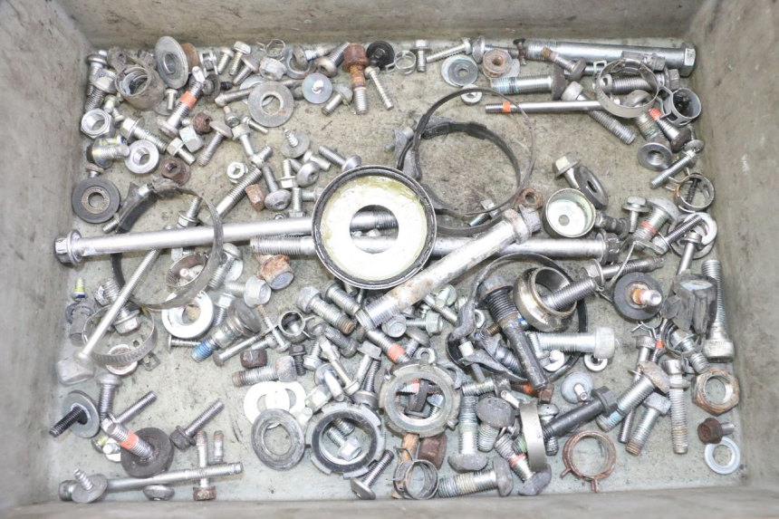 photo de SCHRAUBEN YAMAHA XJ6 ABS 600 (2008 - 2016)