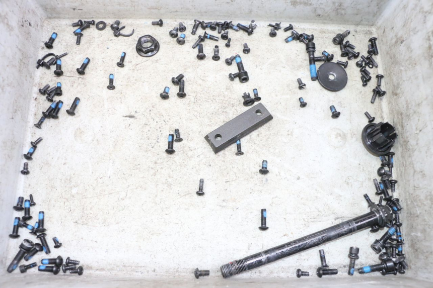 photo de SCHRAUBEN SEGWAY NINEBOT ZT3 PRO 1