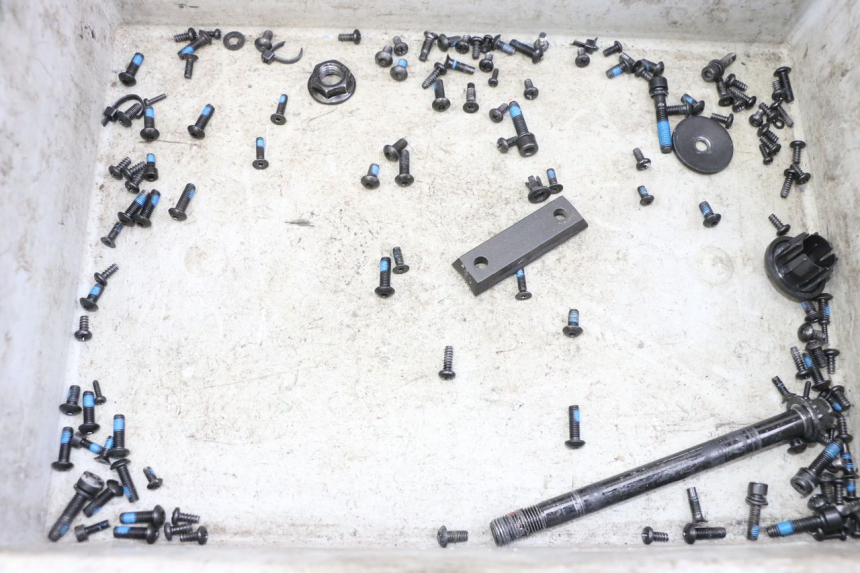 photo de SCHRAUBEN SEGWAY NINEBOT ZT3 PRO 1