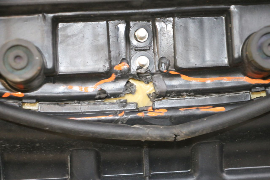 photo de SITZBANK KYMCO AGILITY 4T 50 (2018 - 2022) - Zoom auf Komponenten