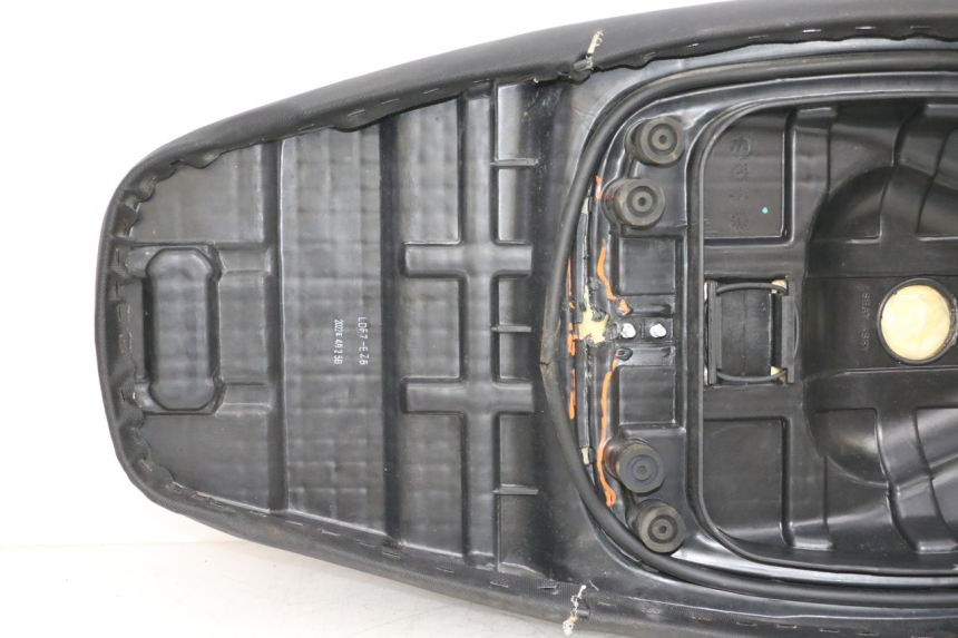 photo de SITZBANK KYMCO AGILITY 4T 50 (2018 - 2022) - Fokus auf die Struktur