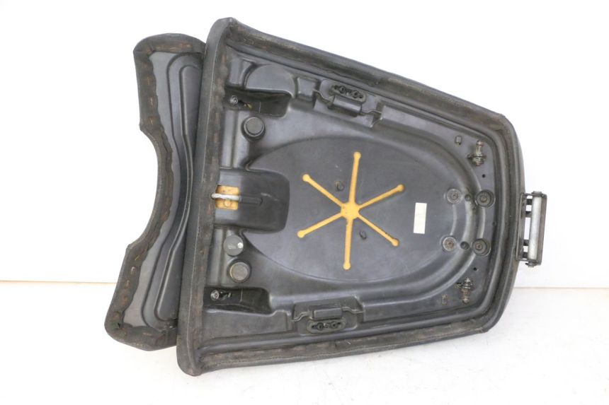 photo de HINTEN SITZ QUADRO 4 4D 350 (2015 - 2018)