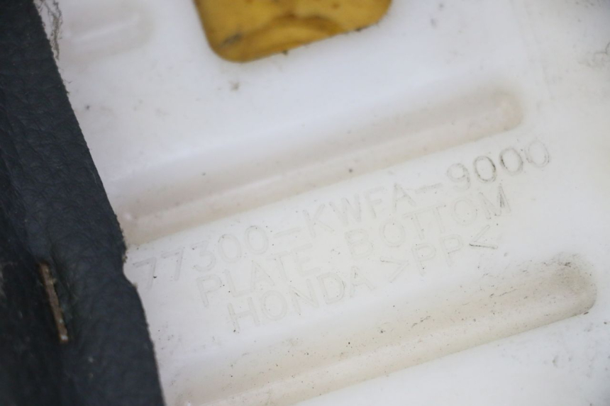 photo de HINTEN SITZ HONDA CBF 125 (2009 - 2015)