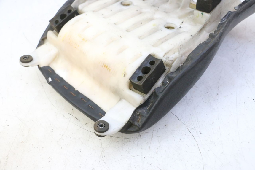 photo de VORNE SITZ HONDA CBF 125 (2009 - 2015)