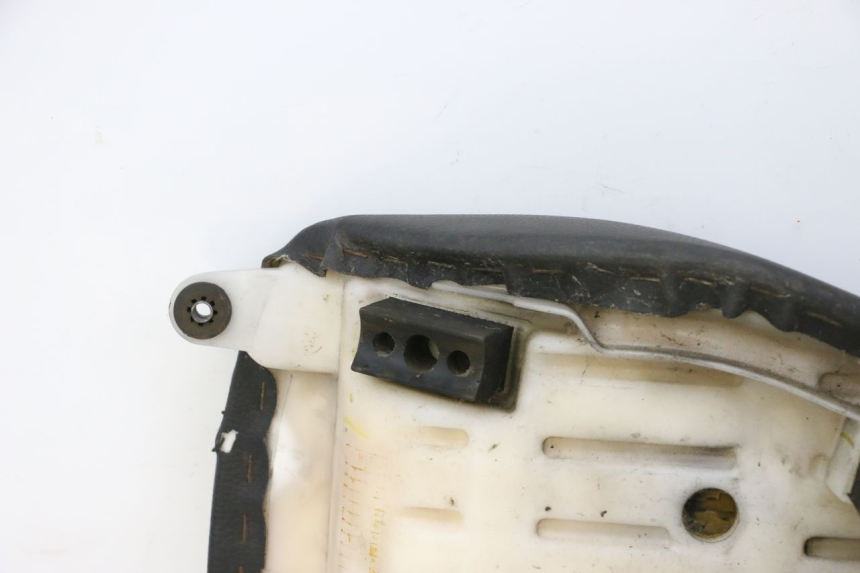 photo de VORNE SITZ HONDA CBF 125 (2009 - 2015)