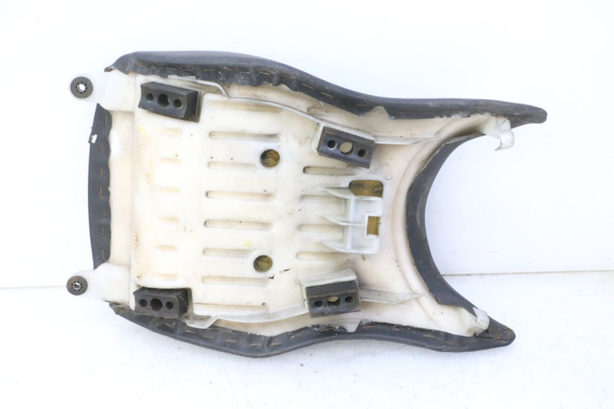 photo de VORNE SITZ HONDA CBF 125 (2009 - 2015)