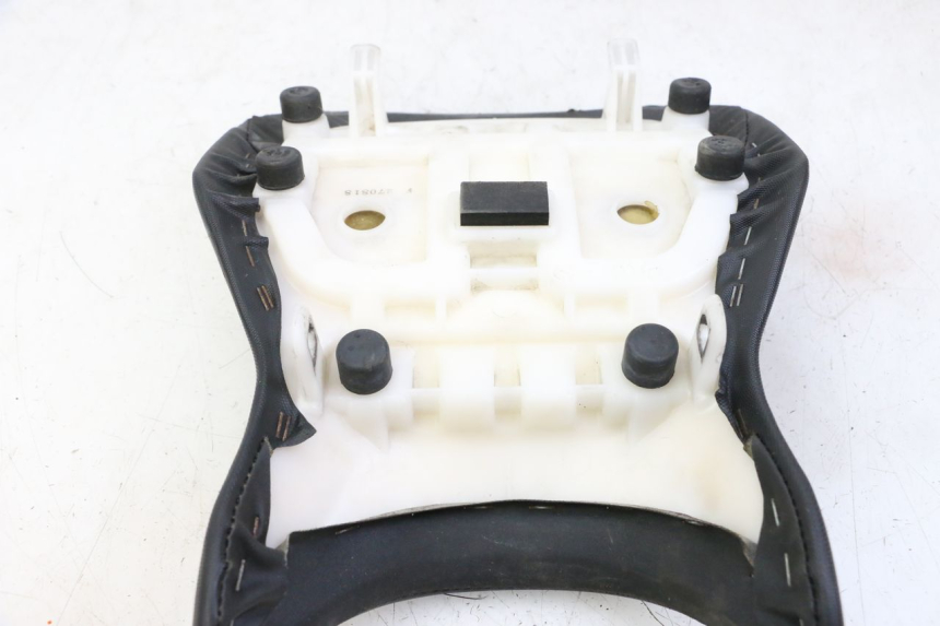 photo de VORNE SITZ SUZUKI GSR 750 (2011 - 2017)