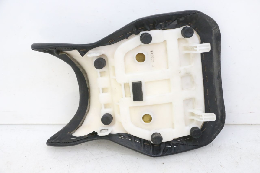 photo de VORNE SITZ SUZUKI GSR 750 (2011 - 2017)