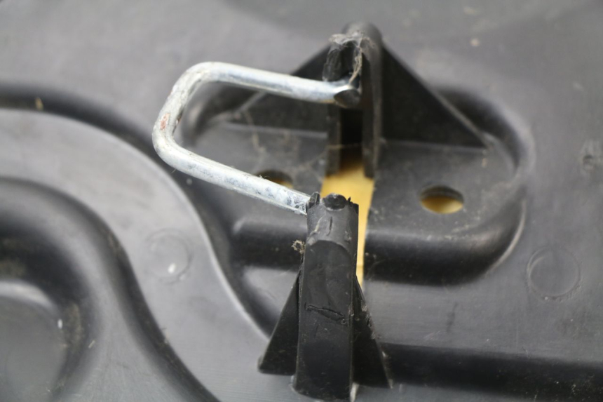 photo de VORNE SITZ PEUGEOT JET FORCE CARBU 50 (2003 - 2016)