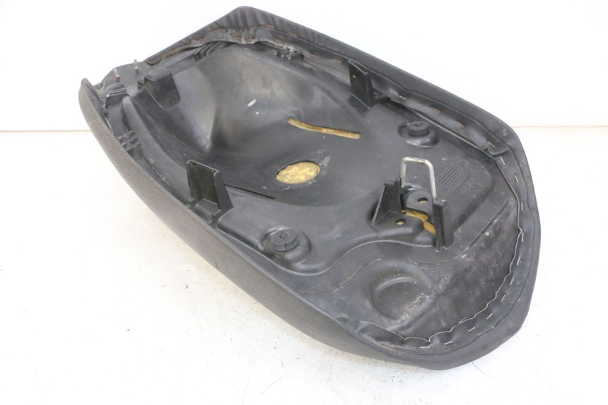 photo de VORNE SITZ PEUGEOT JET FORCE CARBU 50 (2003 - 2016)