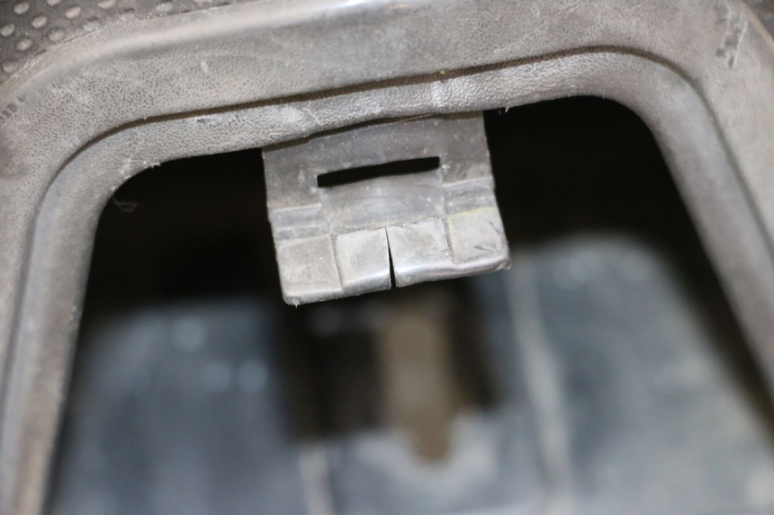 photo de VORNE SITZ PEUGEOT SATELIS 125 (2013 - 2018)