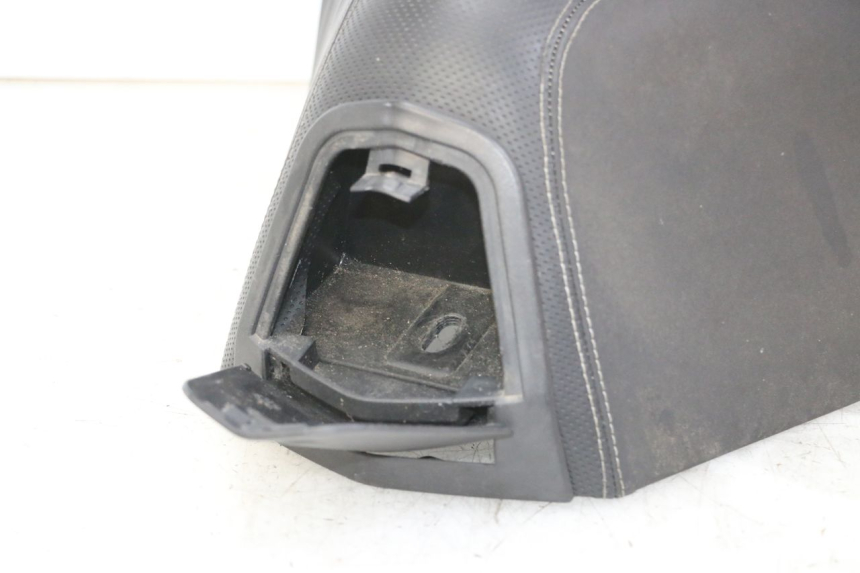 photo de VORNE SITZ PEUGEOT SATELIS 125 (2013 - 2018)