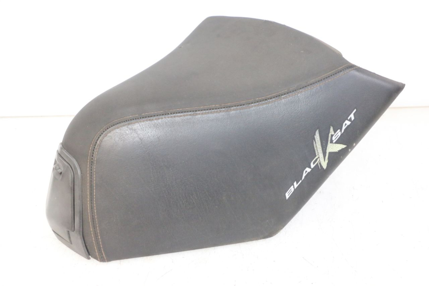 photo de VORNE SITZ PEUGEOT SATELIS COMPRESSOR K15 125 (2006 - 2009)