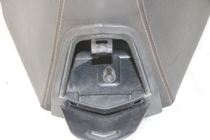 photo de VORNE SITZ PEUGEOT SATELIS COMPRESSOR K15 125 (2006 - 2009)
