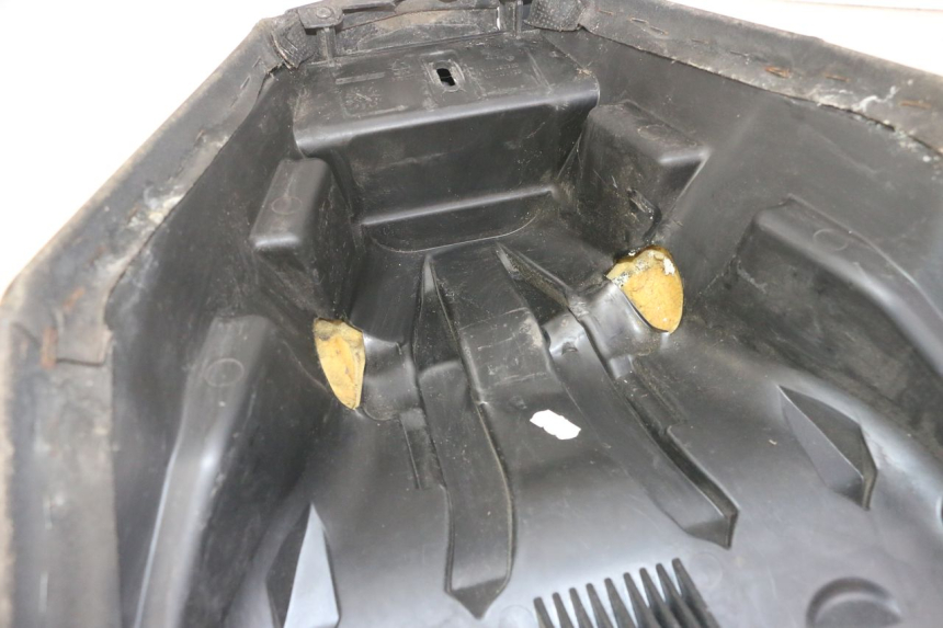 photo de VORNE SITZ PEUGEOT SATELIS 125 (2013 - 2018)