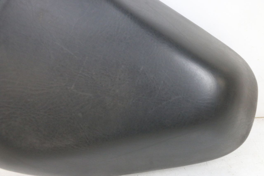 photo de VORNE SITZ PEUGEOT TWEET PRO EFI 4T 50 (2021 - 2022)