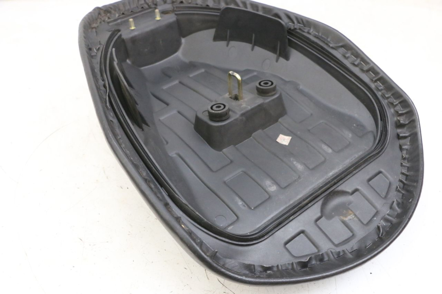 photo de VORNE SITZ PEUGEOT TWEET PRO EFI 4T 50 (2021 - 2022)