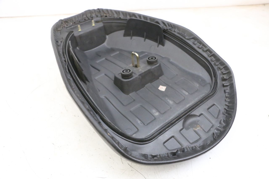 photo de VORNE SITZ PEUGEOT TWEET PRO EFI 4T 50 (2021 - 2022)