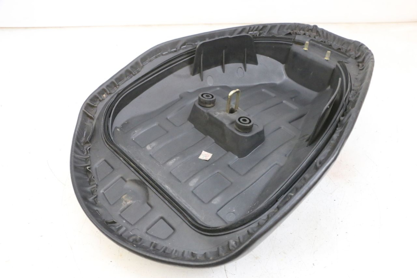 photo de VORNE SITZ PEUGEOT TWEET PRO EFI 4T 50 (2021 - 2022)