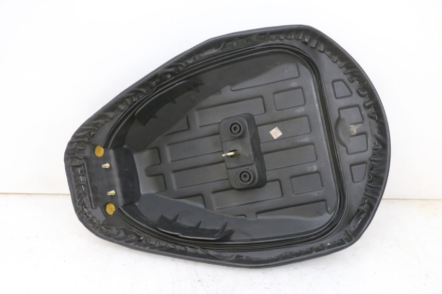 photo de VORNE SITZ PEUGEOT TWEET PRO EFI 4T 50 (2021 - 2022)