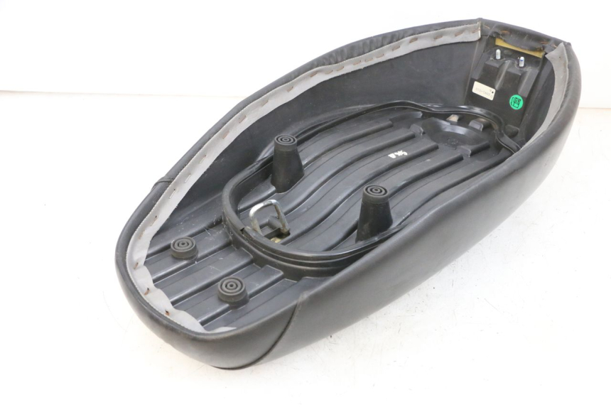 photo de SITZBANK YAMAHA BW'S EASY 50 (2013 - 2016) - Details der Befestigungspunkte