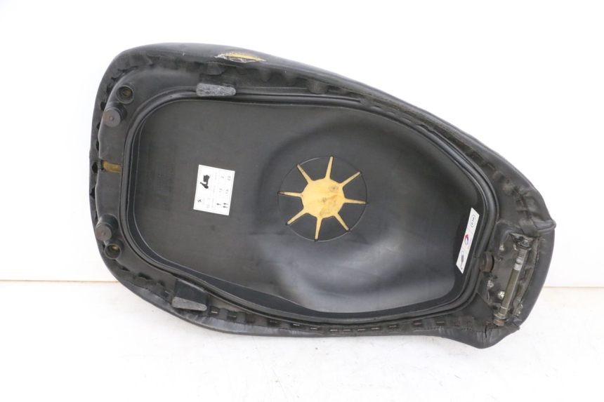 photo de SITZBANK PEUGEOT DJANGO 4T 50 (2014 - 2019) - Oberflächenzustand und Material