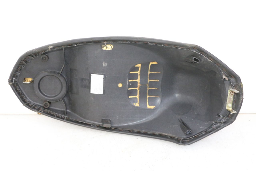 photo de SELLE PEUGEOT KISBEE 2T 50 (2010 - 2017)