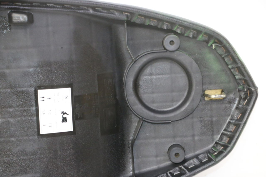 photo de SELLE PEUGEOT KISBEE 2T 50 (2010 - 2017)