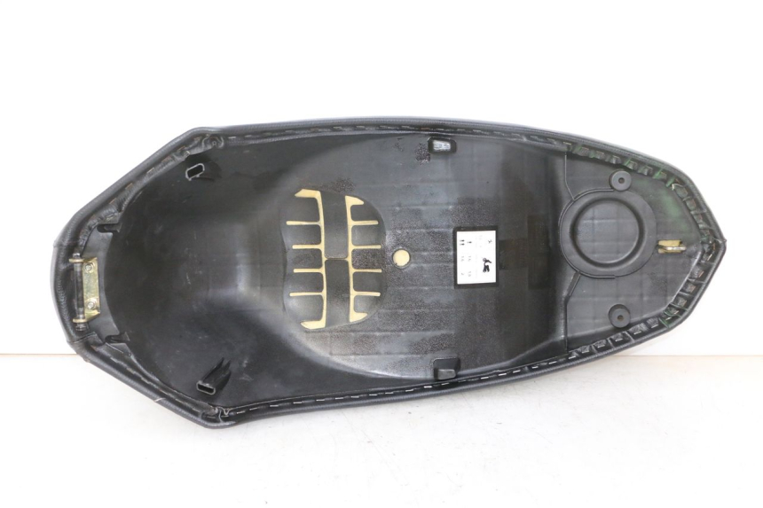 photo de SELLE PEUGEOT KISBEE 2T 50 (2010 - 2017)