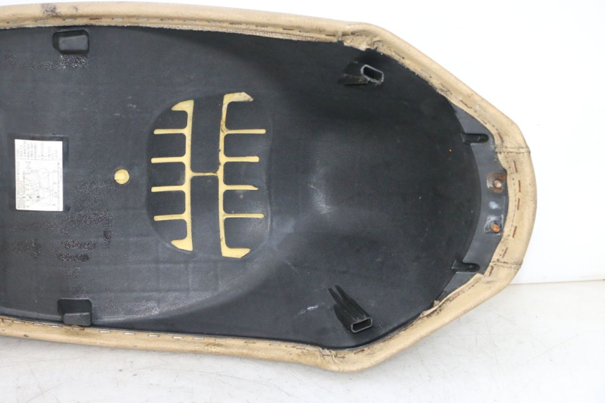 photo de SELLE PEUGEOT KISBEE 2T 50 (2010 - 2017) - Charakteristische Merkmale