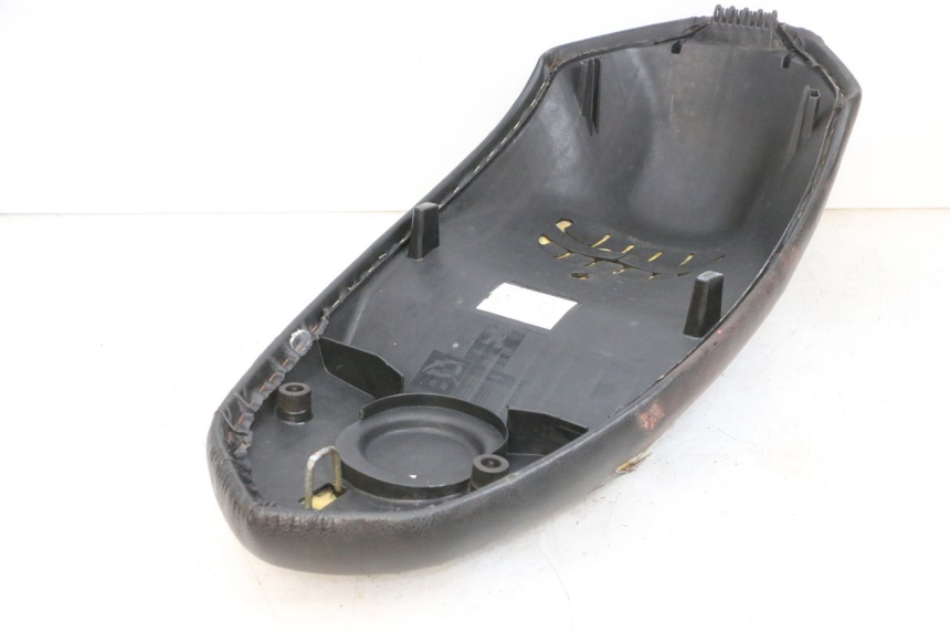 photo de SELLE PEUGEOT KISBEE 4T 50 (2010 - 2017)