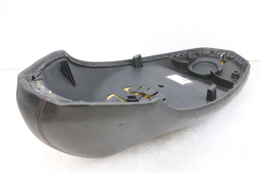 photo de SELLE PEUGEOT KISBEE 4T 50 (2018 - 2022) - Hochauflösende Nahaufnahme