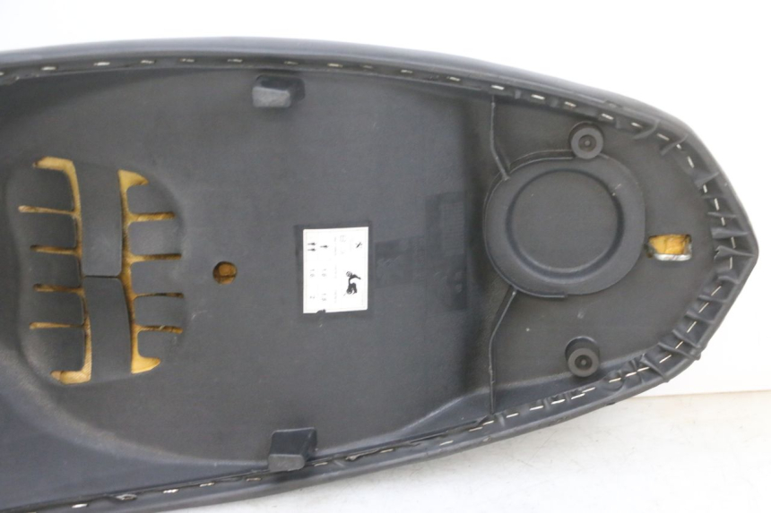 photo de SELLE PEUGEOT KISBEE 4T 50 (2018 - 2022) - Detaillierte Sichtprüfung