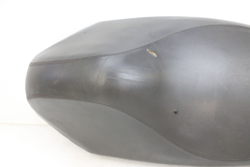 photo de SELLE PEUGEOT KISBEE 4T 50 (2018 - 2022) - Profilansicht des Ersatzteils