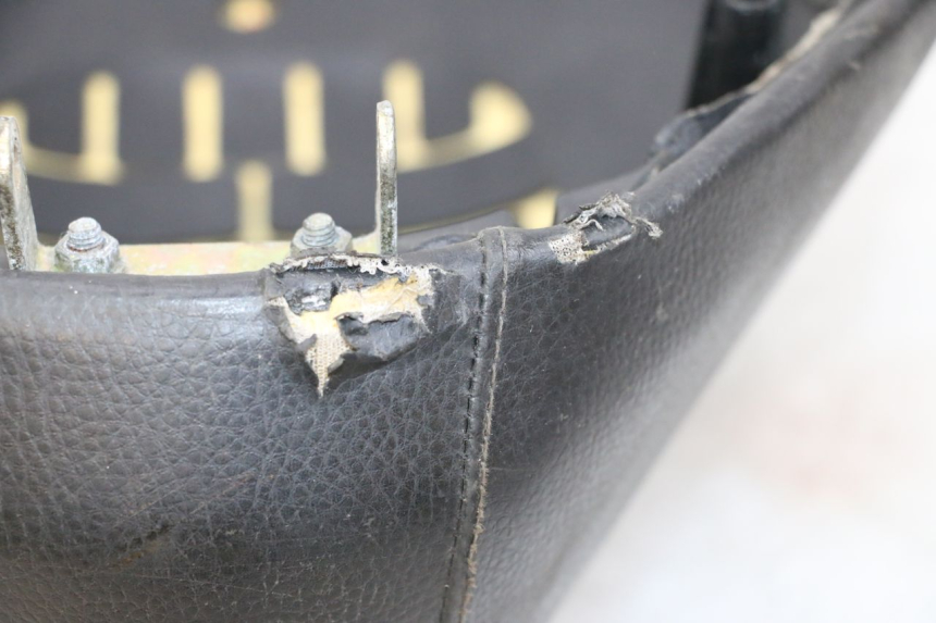 photo de SELLE PEUGEOT KISBEE 4T 50 (2010 - 2017) - Zoom auf Komponenten