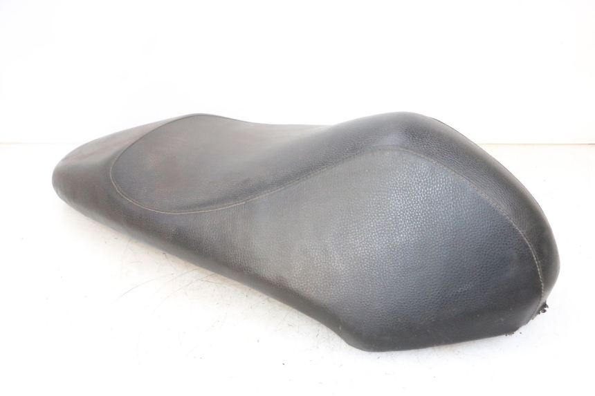 photo de SELLE PEUGEOT KISBEE 4T 50 (2010 - 2017) - Hochauflösende Nahaufnahme