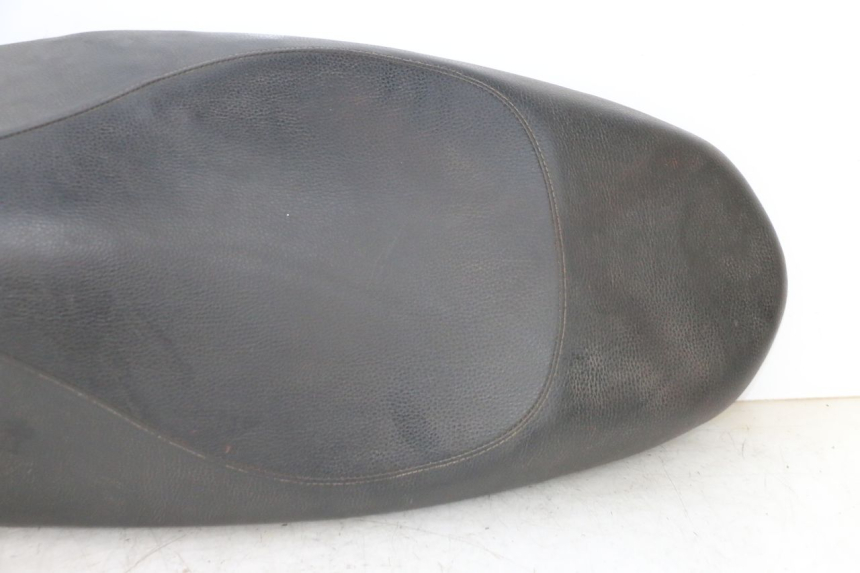 photo de SELLE PEUGEOT KISBEE 4T 50 (2010 - 2017) - Alternativer Blickwinkel