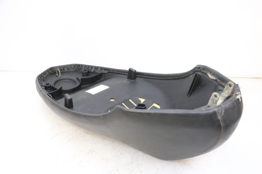 photo de SELLE PEUGEOT KISBEE 4T 50 (2010 - 2017) - Details der Befestigungspunkte