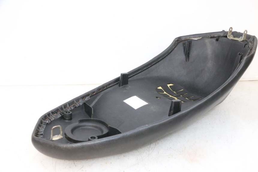 photo de SELLE PEUGEOT KISBEE 4T 50 (2010 - 2017) - Oberflächenzustand und Material