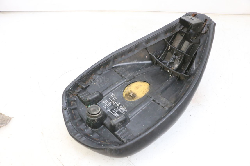 photo de SELLE PEUGEOT LUDIX 50 (2008 - 2017) - Details der Befestigungspunkte