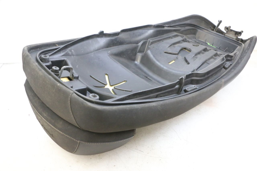 photo de SITZ PIAGGIO MP3 HPE 350 (2018 - 2020) - Oberflächenzustand und Material