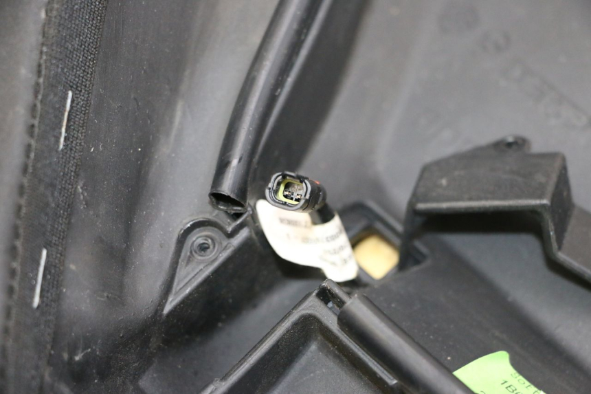 photo de SITZ PIAGGIO MP3 HPE 300 (2019 - 2026) - Oberflächenzustand und Material