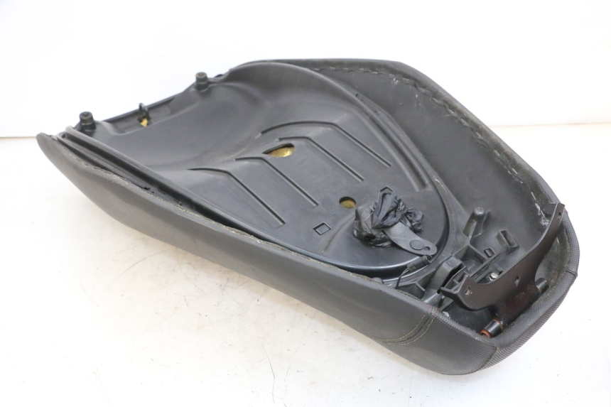 photo de SELLE PIAGGIO MP3 RL 250 (2007 - 2010) - Oberflächenzustand und Material