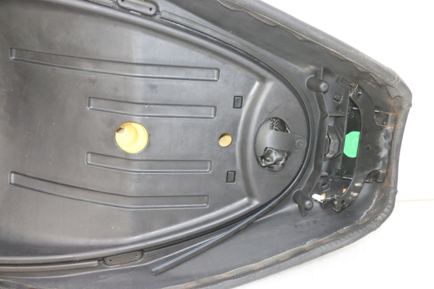 photo de SELLE PIAGGIO MP3 RL 250 (2007 - 2010) - Details der Befestigungspunkte