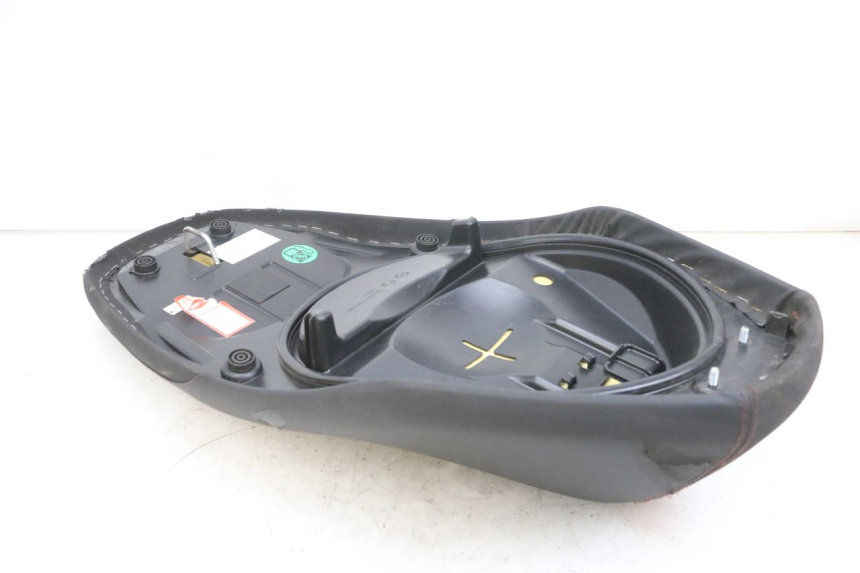 photo de SELLE YAMAHA NEOS NEO'S 4T 50 (2008 - 2016) - Oberflächenzustand und Material